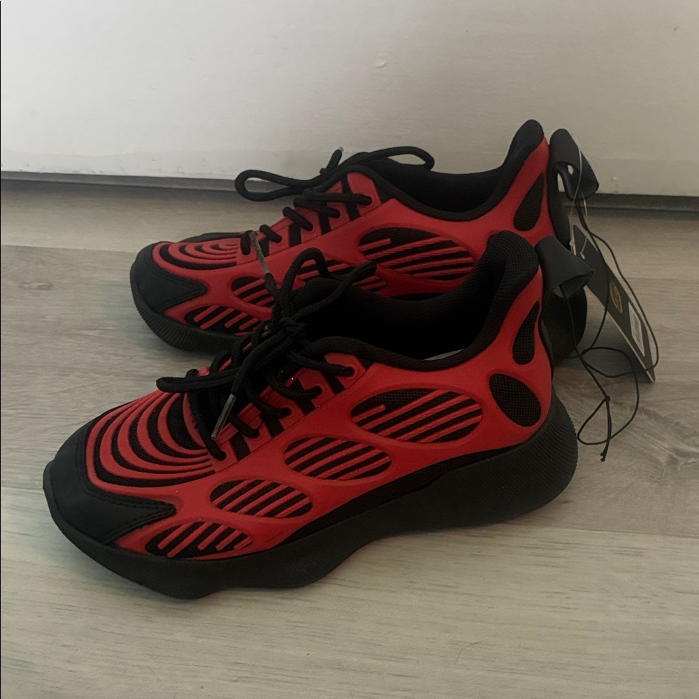 Ecko Unlimited Ref and Black Sneakers Boys Size 3 New with Tags - Picture 3 of 5